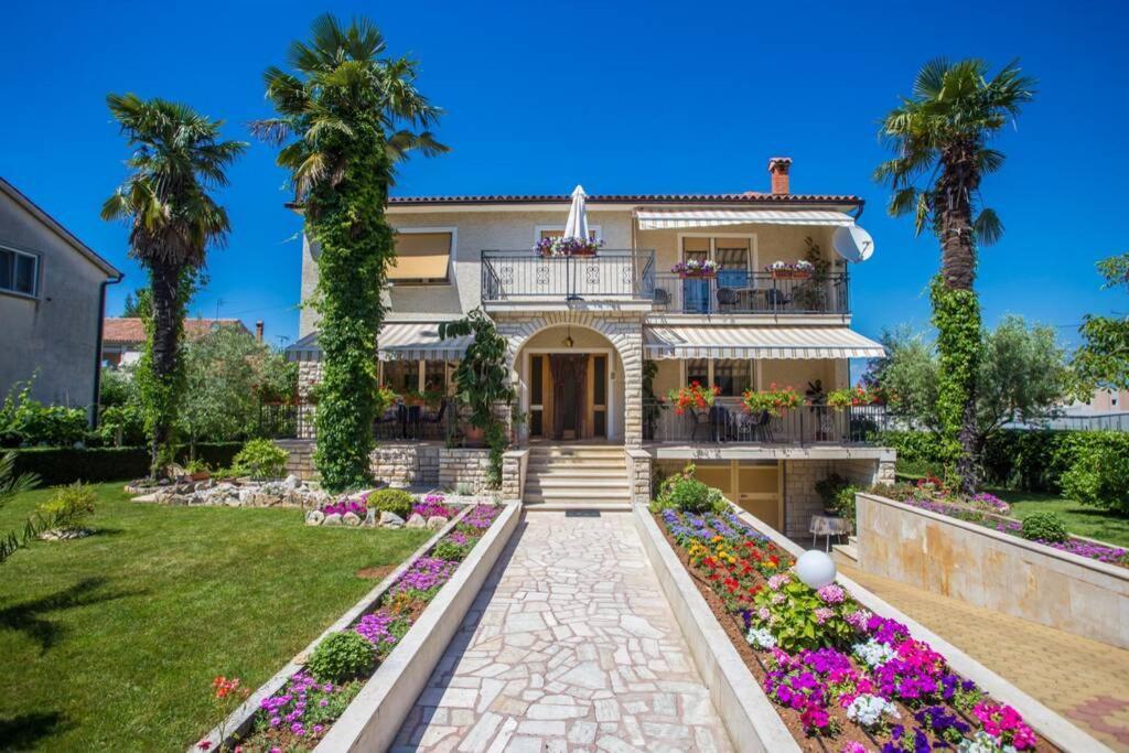 Garden View In For 2 - 3 Persons Apartment